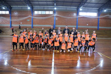 A Acbf Promoveu A Entrega Dos Uniformes Aos Alunos Do Projeto Social Da