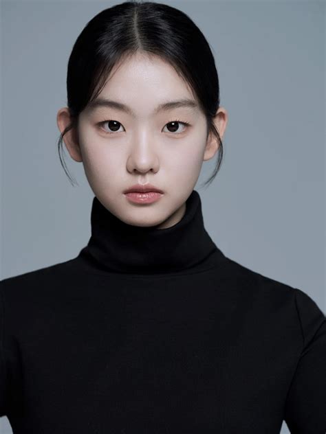 동영상 단 3개만으로 유튜브 실버 버튼 받은 한국 여학생의 정체