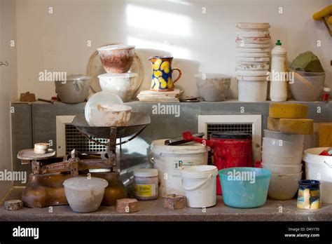 A ceramics class at Cardonald College, Glasgow Stock Photo - Alamy