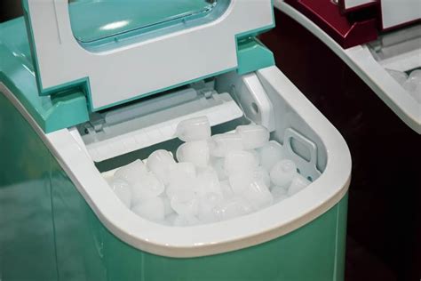 How To Clean A Frigidaire Ice Maker In Steps Howdykitchen