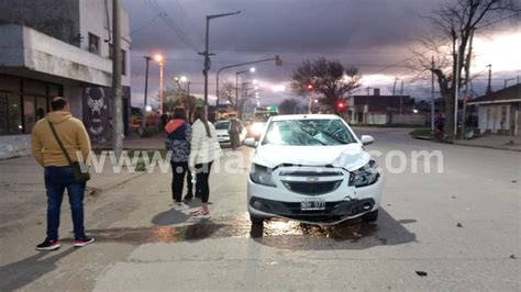 Grave Accidente En Y Una Motociclista Choc Contra Un Auto Y