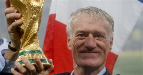 Didier Deschamps Léquipe De France Célèbre Son Deuxième Titre De