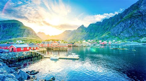 Noruega Lofoten Lago Montanhas Desfiladeiro Nascer Do Sol Cidade