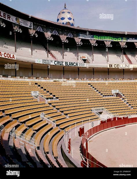 Vista Del Ruedo Y Tendidos De La Plaza De Toros Monumental De Barcelona