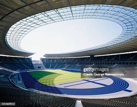 Circular Race Track Photos And Premium High Res Pictures Getty Images