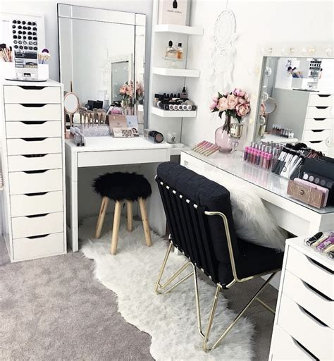 27 Vanity Room Ideas That Deliver Beauty In 2025 Houszed
