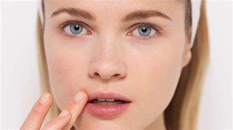 7 Rekomendasi Lip Mask Formula Terbaru Yang Cegah Bibir Kering Di Malam