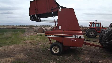 Hesston Model 560 Round Baler Youtube