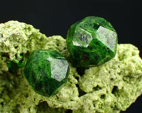 Huge Garnet Var Demantoide Rare Green Crystal On Matrix Catawiki