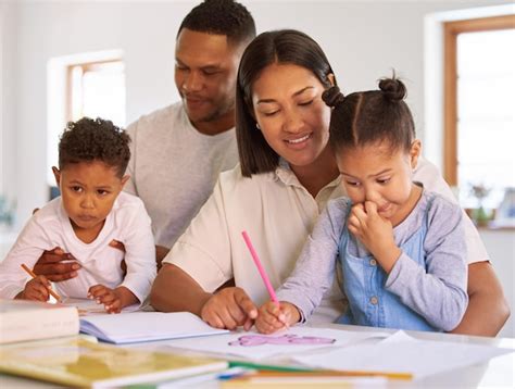 Enseñar A Padres E Hijos A Aprender En Casa Con Mamá Papá Y Educación