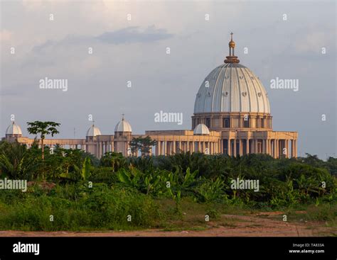 Basilica Of Our Lady Of Peace Of Yamoussoukro Hi Res Stock Photography