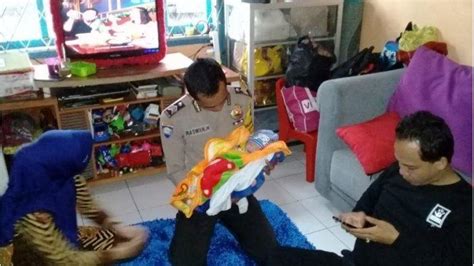 Bayi Dalam Keresek Dibuang Ke Pinggir Kali Orang Tuanya Adalah Siswi