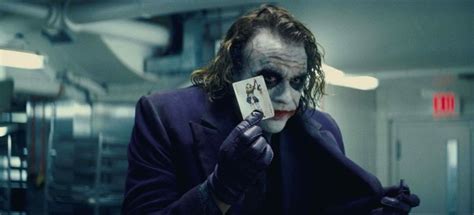 Heath Ledger Nei Panni Di Joker In Una Scena Del Film Il Cavaliere