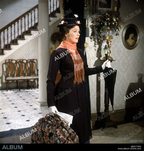 Julie Andrews In Mary Poppins 1964 Directed By Robert Stevenson Copyright Walt Disney