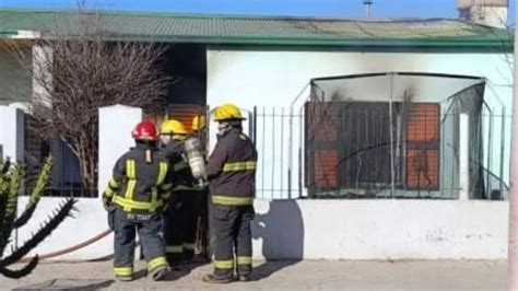 Un Cargador De Celular Desató Un Incendio Que Destruyó Una Vivienda En Toay En Boca De Todos Hd