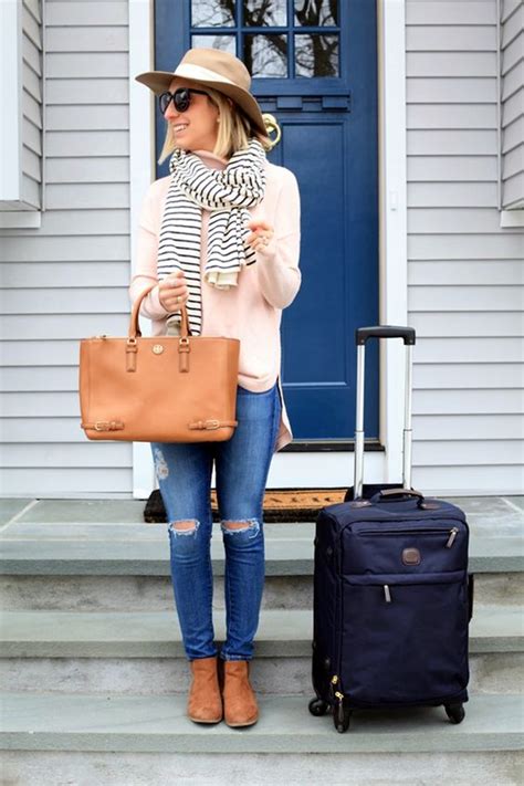 40 Comfy Travel Outfits Ideas For A Superb Trip