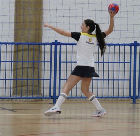 Praia Clube Promove Seletiva Para Time De Handebol Feminino Tri Ngulo