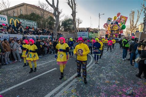 Carnevale Di Fano Quintali Di Dolciumi Da Lanciare Sulla Folla