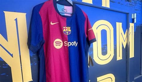 Für Saison 2024 25 FC Barcelona präsentiert sein neues Trikot Barçawelt