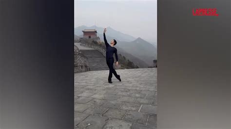 Roberto Bolle In Cina Passi Di Danza Sulla Muraglia Cinese