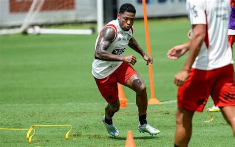 Marinho Treina No Ct Do Flamengo Mesmo Em Folga Do Elenco E Faz