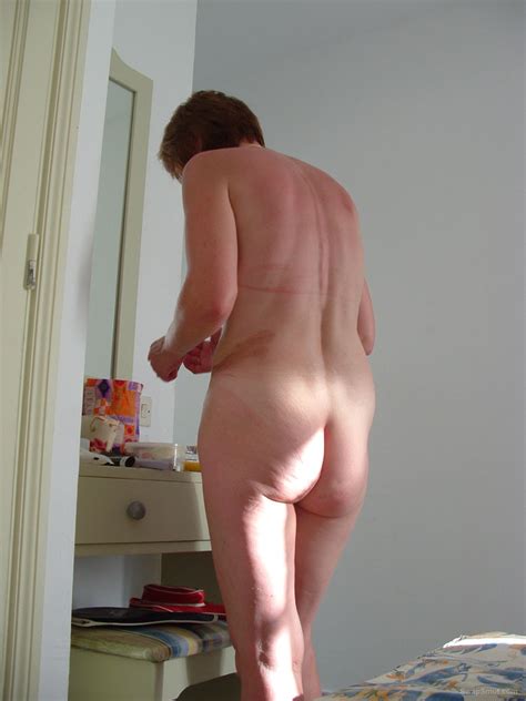 Mature Getting Ready For The Beach