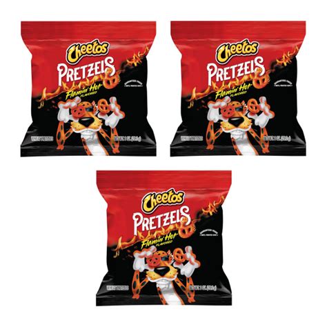 Крендельки Cheetos Pretzels Flamin Hot Острые 3 шт по 28 3 г США купить с доставкой по
