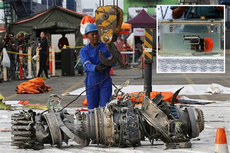 Doomed Lion Air Boeing 737 Max Pilots ‘desperately Scoured A Handbook