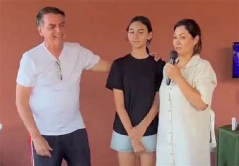 Reação De Filha De Bolsonaro Em Comemoração De Aniversário Gera Repercussão Nas Redes Sociais