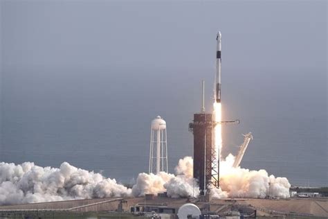 Espace Spacex Réussit Son Test Déjection Dastronautes Tribune De