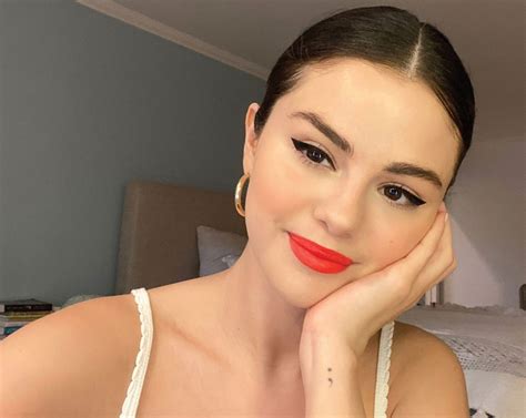 Los 4 Pasos Infalibles De Selena Gomez Para Un Cat Eye Perfecto Y En Pocos Minutos