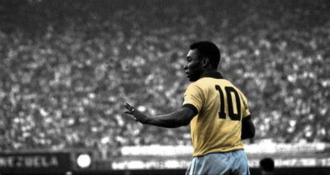 Aposentar a camisa 10 de Pelé na seleção esbarra em regra da Fifa