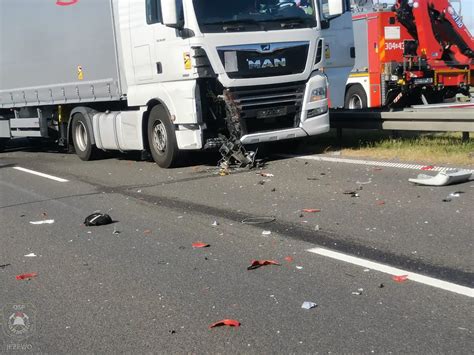 Makabryczny Wypadek Latek Jecha Motocyklem Pod Pr D I Zderzy Si