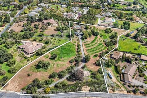 2811 Los Alisos Dr Fallbrook Ca 92028 ®