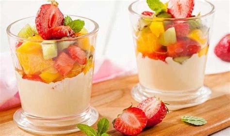 Salada De Frutas Com Iogurte Divina Saudável E Diferente Faça Em 15