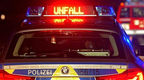 Nach Unfall Mit Radfahrerin Fl Chtet Auto Mit Hh Kennzeichen Polizei