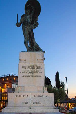 Monumento Ai Caduti Di Tutte Le Guerre Peschiera Del Garda 2020 All