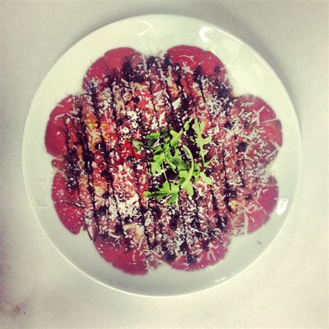 Carpaccio De Res Con R Cula Parmesano Y Reducci N De Vinagre Bals Mico