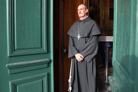 Le pape à Ajaccio François Xavier Bustillo lévêque corse qui parle