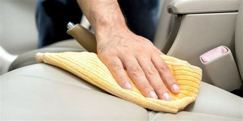 Nettoyer Le Cuir Dune Voiture Avec Du Vinaigre Blanc Bonne Ou