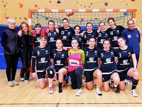 Millau Handball Les Seniors Filles S Inclinent En Coupe De France