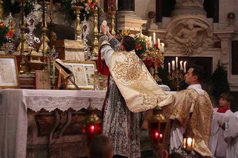 Catholicvs Santa Misa Tridentina En Burdeos Francia Vigilia Y