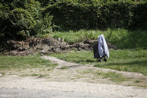 Velvet A helyi hűtőmágnes árus gyújtotta fel magát Egerben Galéria