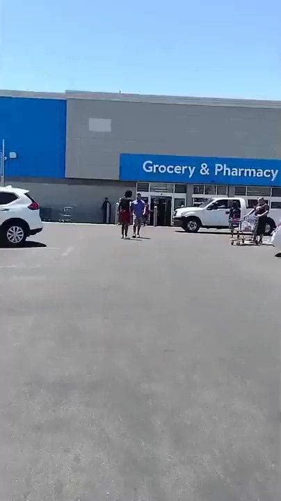 Walmart fight : r/PublicFreakout