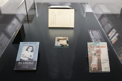 Objetos De La Casa De Ana Frank Se Incorporan A La Exposici N Auschwitz