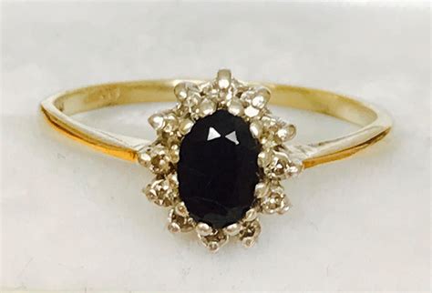 Stunning vintage 9ct yellow gold Sapphire & Diamond engagement ring - 1987