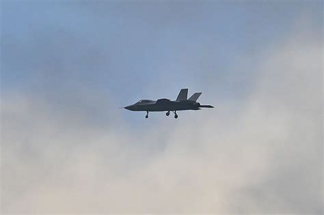 Turkeys Fifth Generation Fighter Jet Kaan Makes Maiden Flight Bloomberg