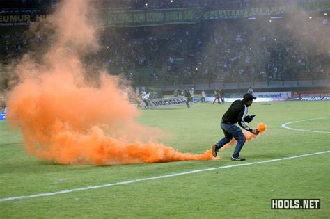 Persebaya fans riot following defeat to PSS Sleman - Hools.net