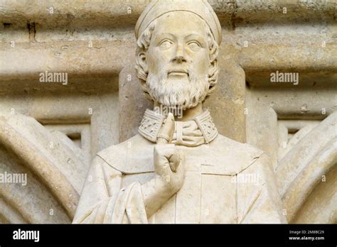 Statue De Saint Ursin Sur Le Trumeau De La Cath Drale Saint Etienne