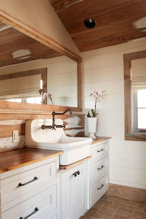 51 Insanely Beautiful Rustic Barn Bathrooms